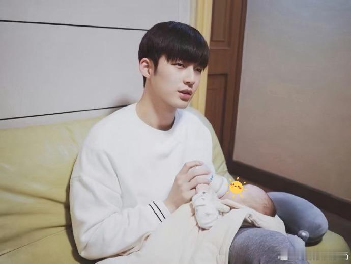 阿诺回应董力变了初入职场金融季全网说董力变了，只有阿诺说他没变，这种懂彼此的双向