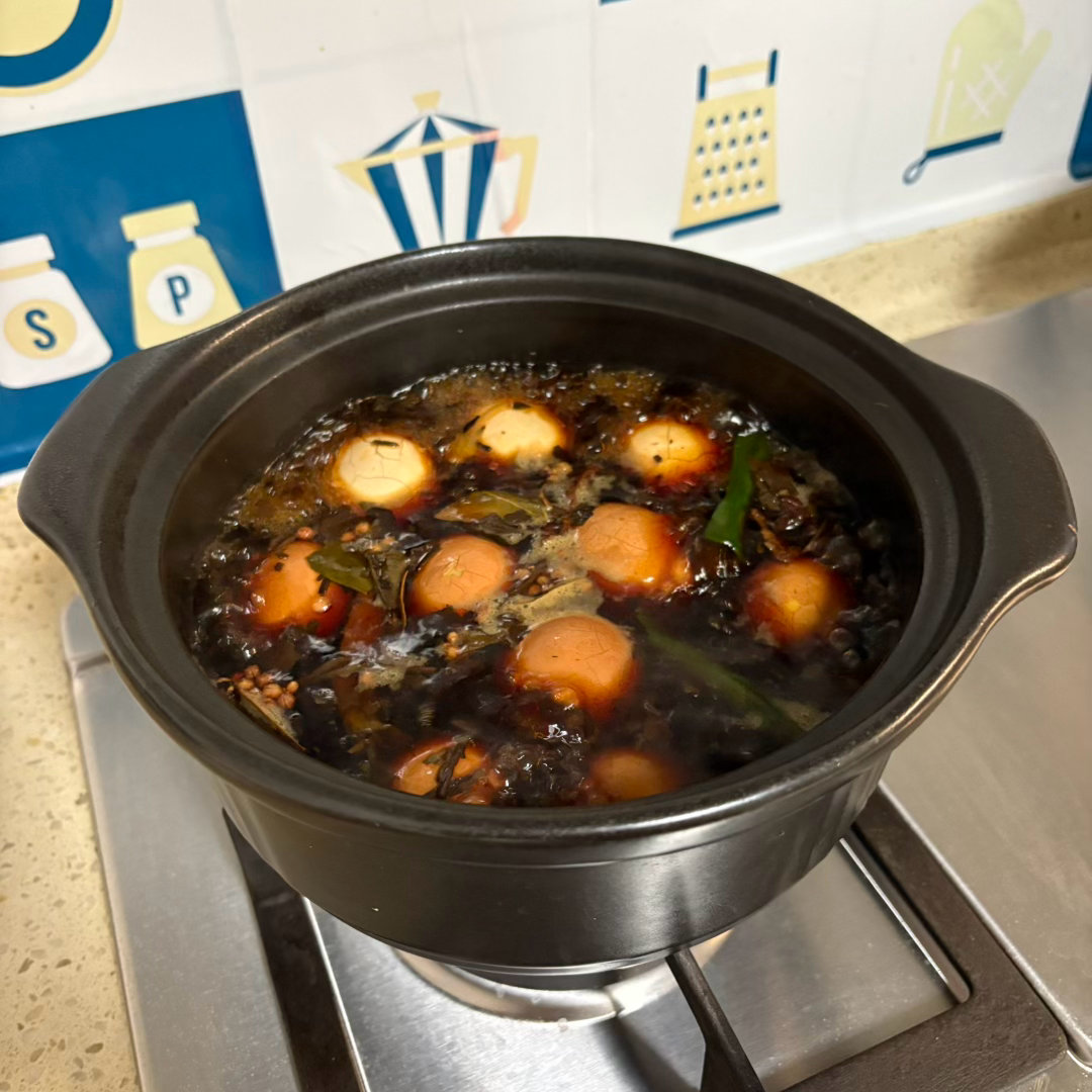 说想吃茶叶蛋这个点也给煮上 ​​​