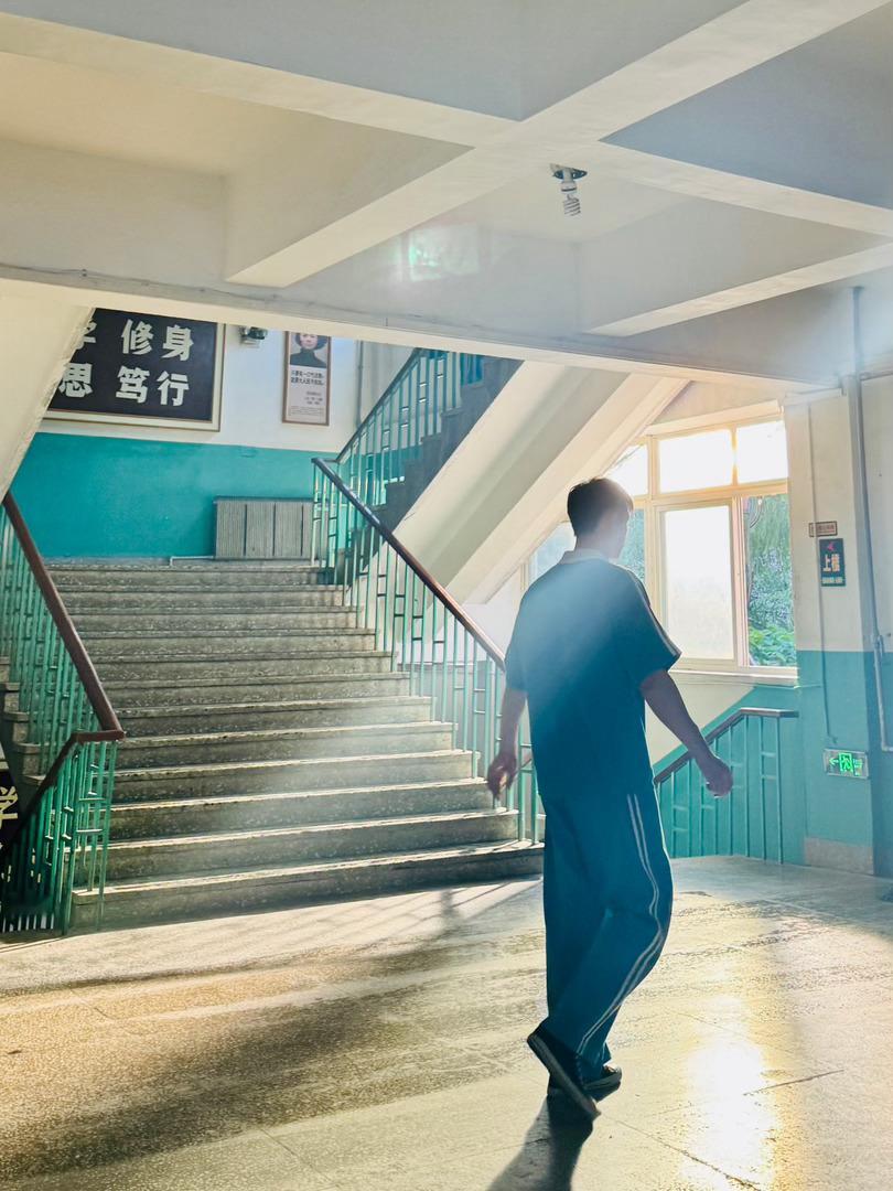 皮孩子真是一刻也闲不住好想我们小满啊～黄景瑜张小满 ，黄景瑜岁月有情时 ，黄景瑜