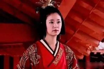 公元88年，汉章帝驾崩，31岁的窦皇后独守空房。葬礼上，她发现皇侄刘畅生得俊美儒