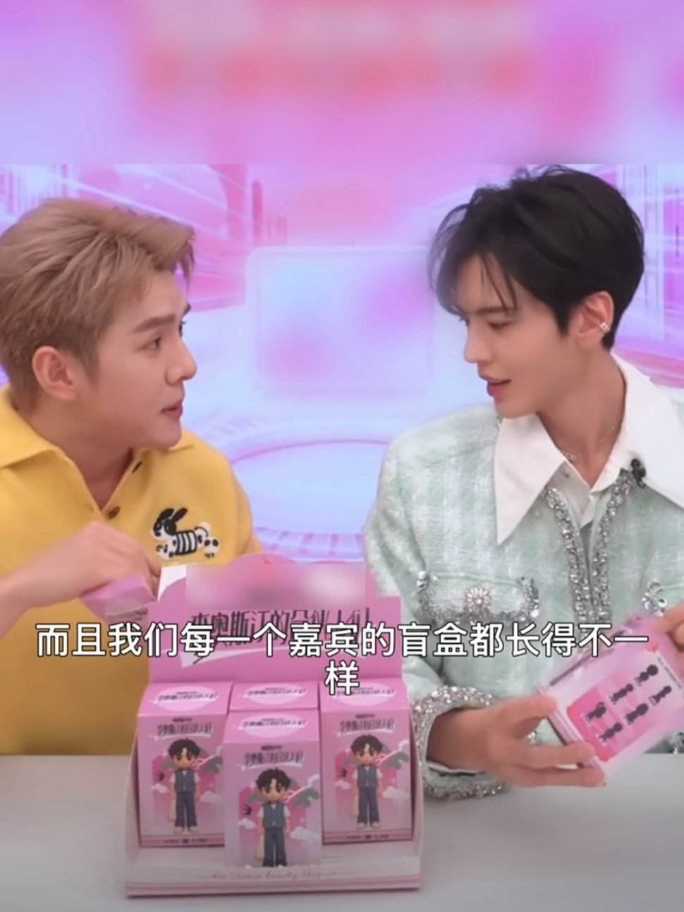 李佳琦毕雯珺拆盲盒拆出无予伦毕李佳琦拆盲盒拆出了张予曦，而毕雯珺拆到了自己。我们