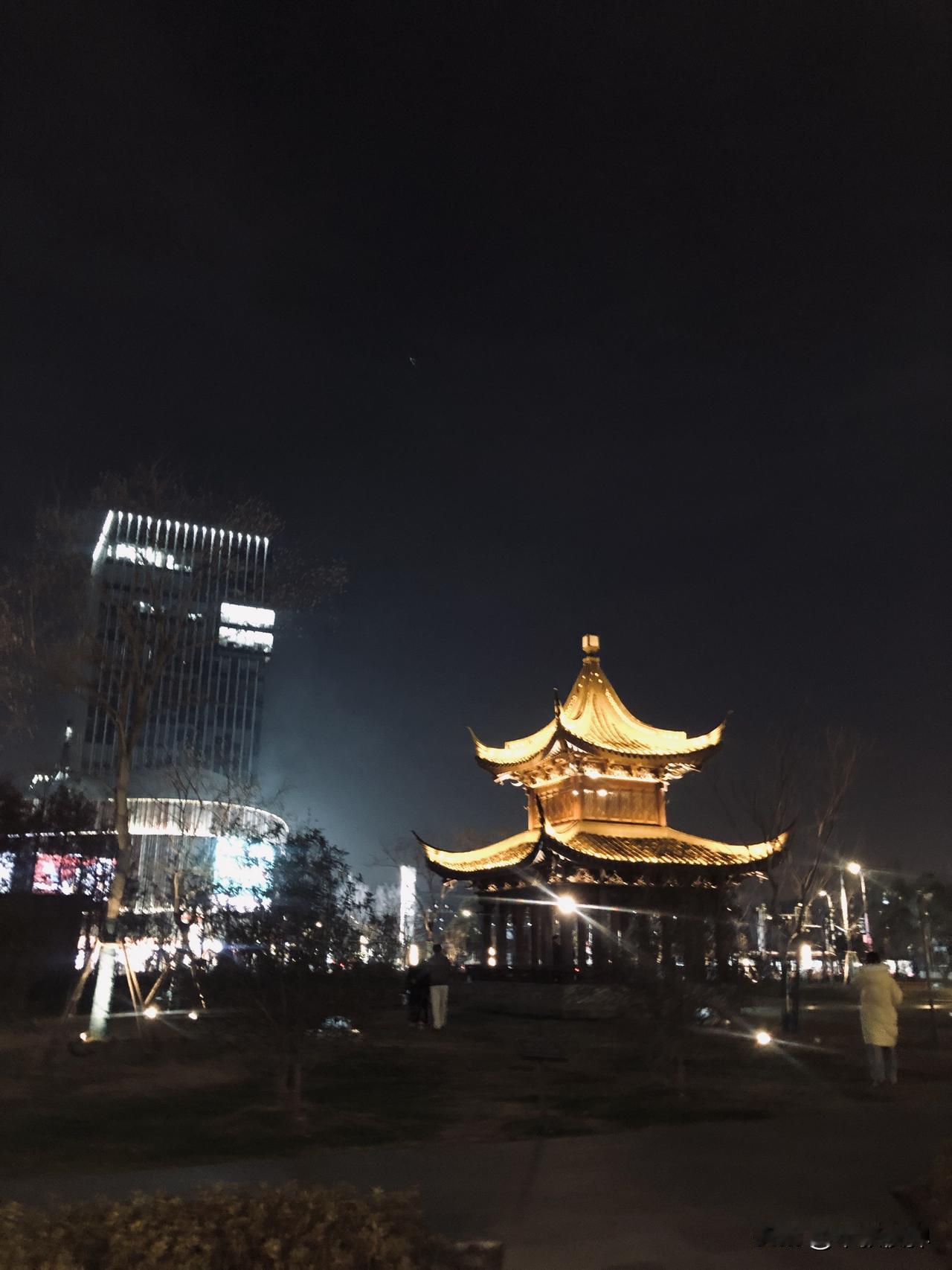 说明朝世界最强的人，都是和韩国人一样的阿Q自大意淫。明朝的科技远落后于欧洲，是中