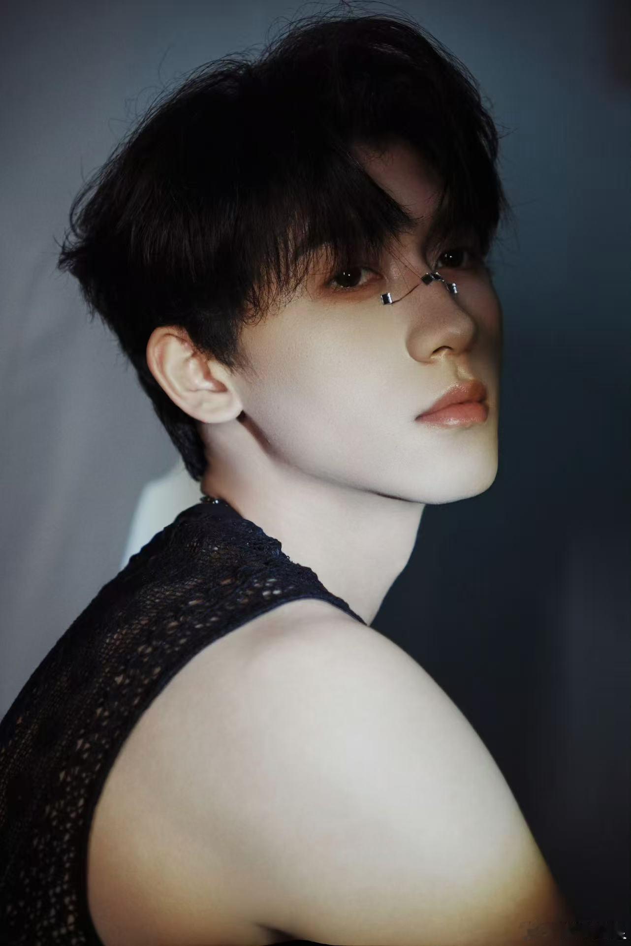 赛博风被马韬玩明白了马韬青春湘潭演唱会从视觉到听觉全方位惊艳，马韬把赛博风的精髓