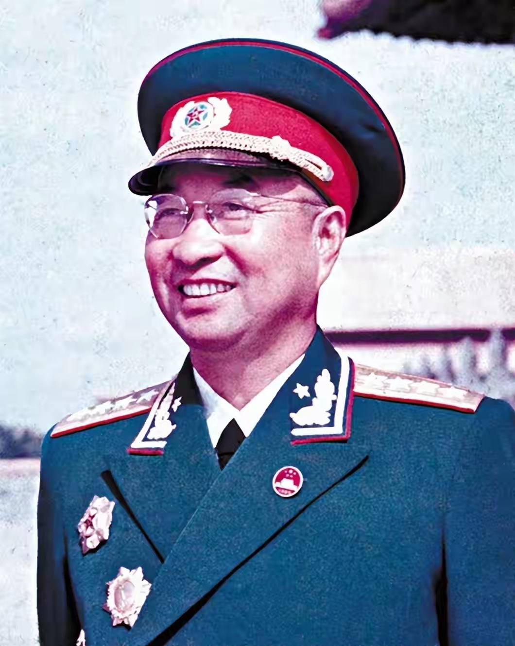 开国将帅 陈赓去北京工作之后，组织上给他分配住房，他还专程和对方叮嘱，不要大，方