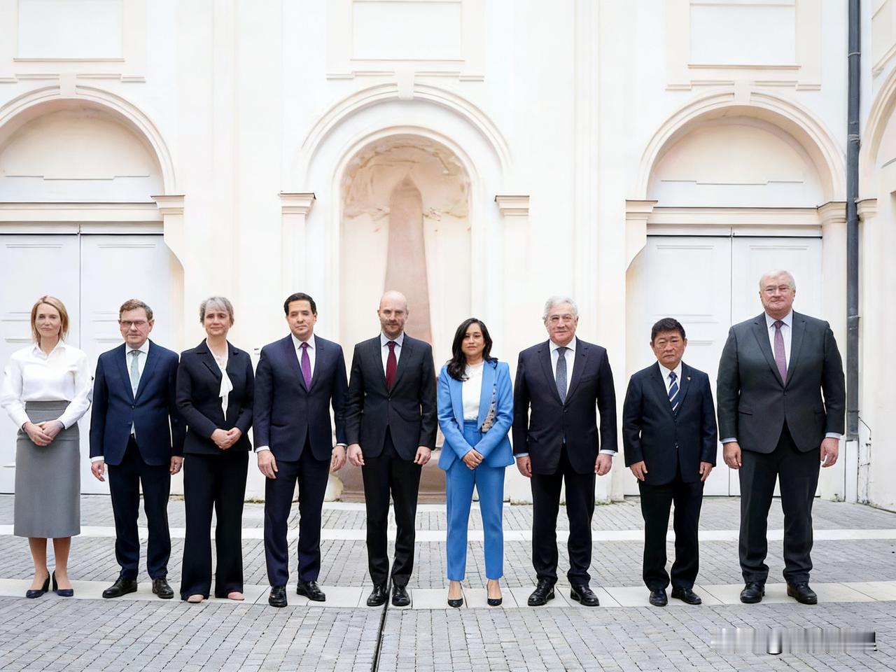 从慕尼黑到靖国神社，看日本如何颠倒黑白被痛批。

日本政客将中国维护主权的正当发