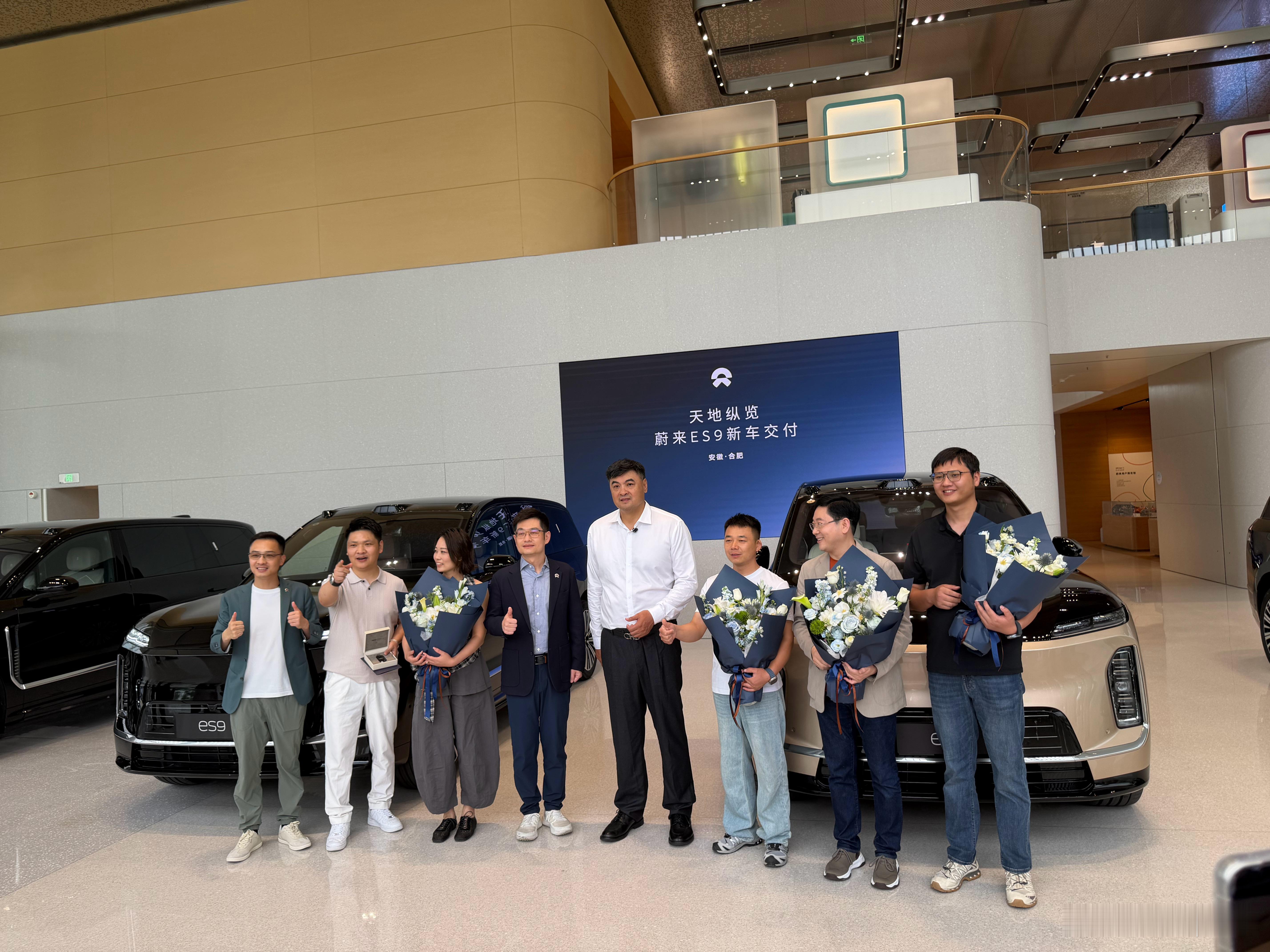 战神刘玉栋来蔚来参观太帅了新能源汽车大v聊车蔚来新能源汽车