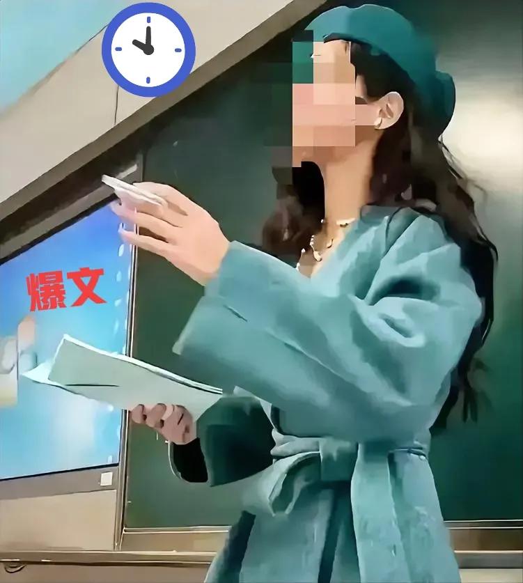 一位女教师穿着价值2.8万的深绿色风衣走进课堂，竟被学生家长举报！这事儿听着就离