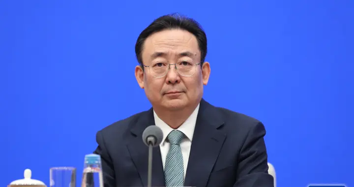 北京市政府党组召开会议，坚决拥护党中央决定，把政府系统全面从严治党推向纵深