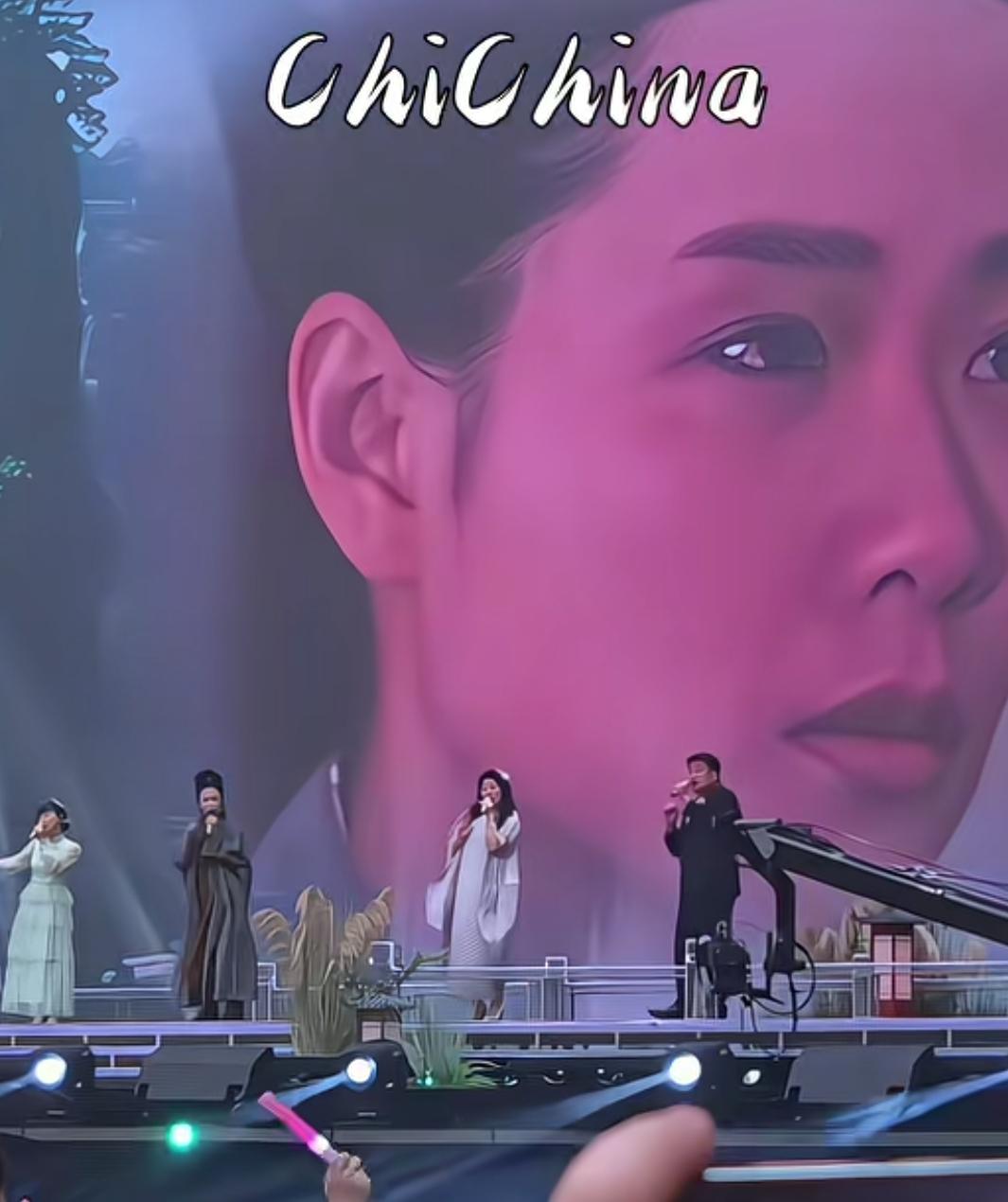 这么多年了，《千年等一回》竟然是个爱国歌曲，因为间奏里是china，小时候根本就