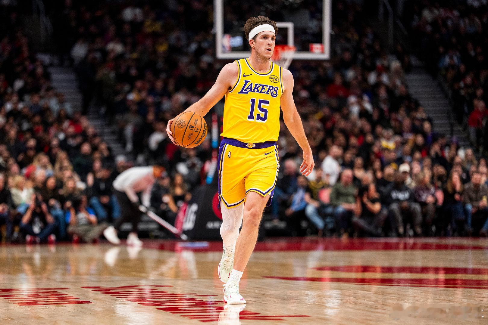 鲍威尔说自己比里夫斯更出色  近日，诺曼-鲍威尔在参加节目时谈到下列球员是否强于