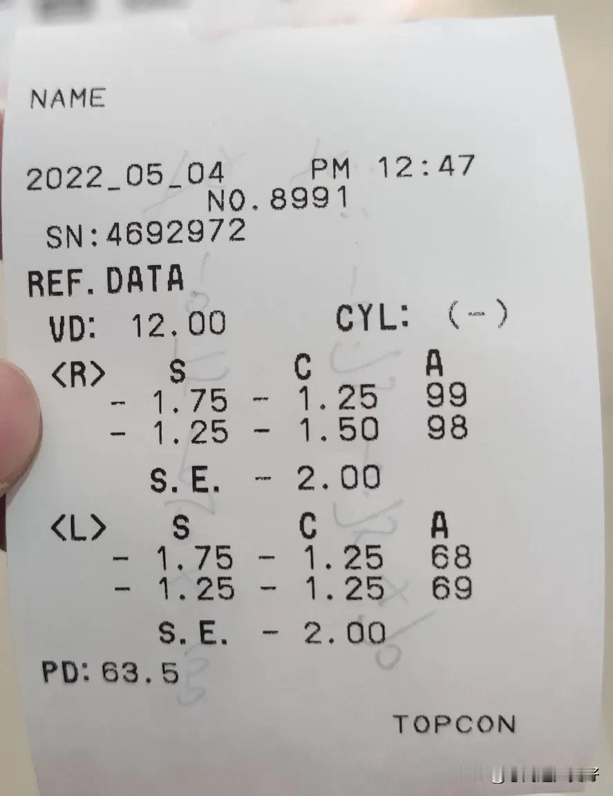 这是几年前验光的单子，我都忘了，也看不懂[捂脸]