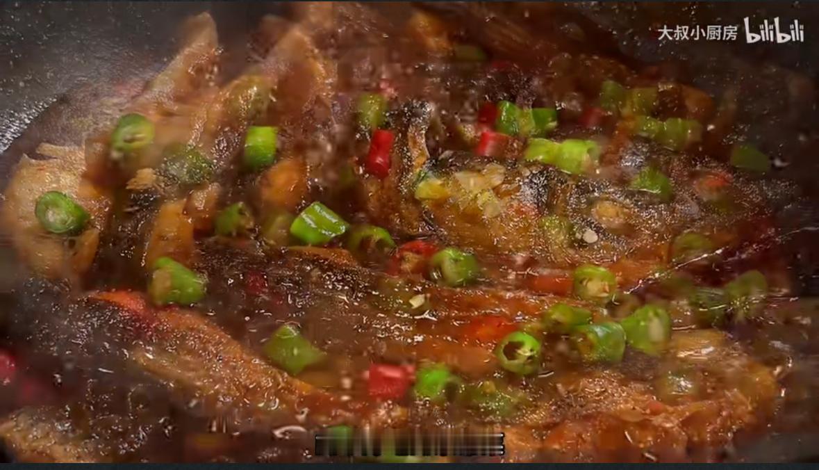 先油炸，不用醋，再炝锅，放酱油然后炖。u