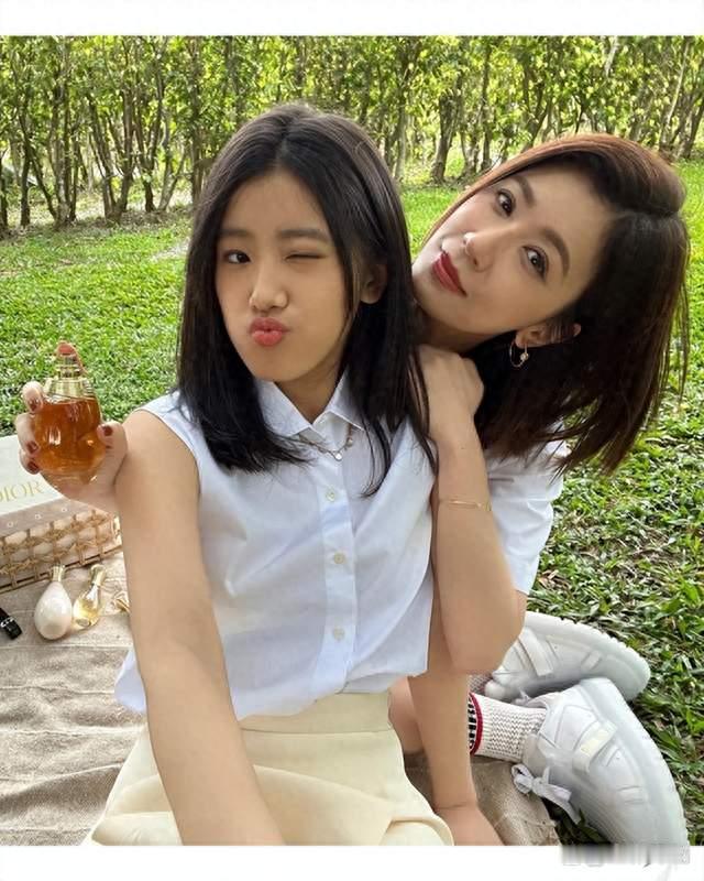 贾静雯证实梧桐妹恋爱，妈妈这态度比八卦本身好看
