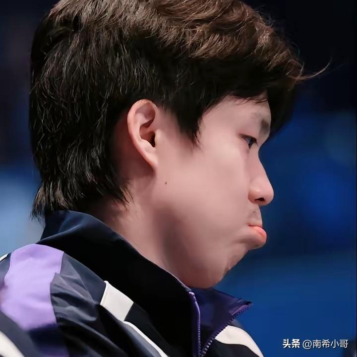王楚钦哪哪都好，
唯独这一点太要命，
如果不改掉，早晚要吃亏，

这个弱点就是嘴
