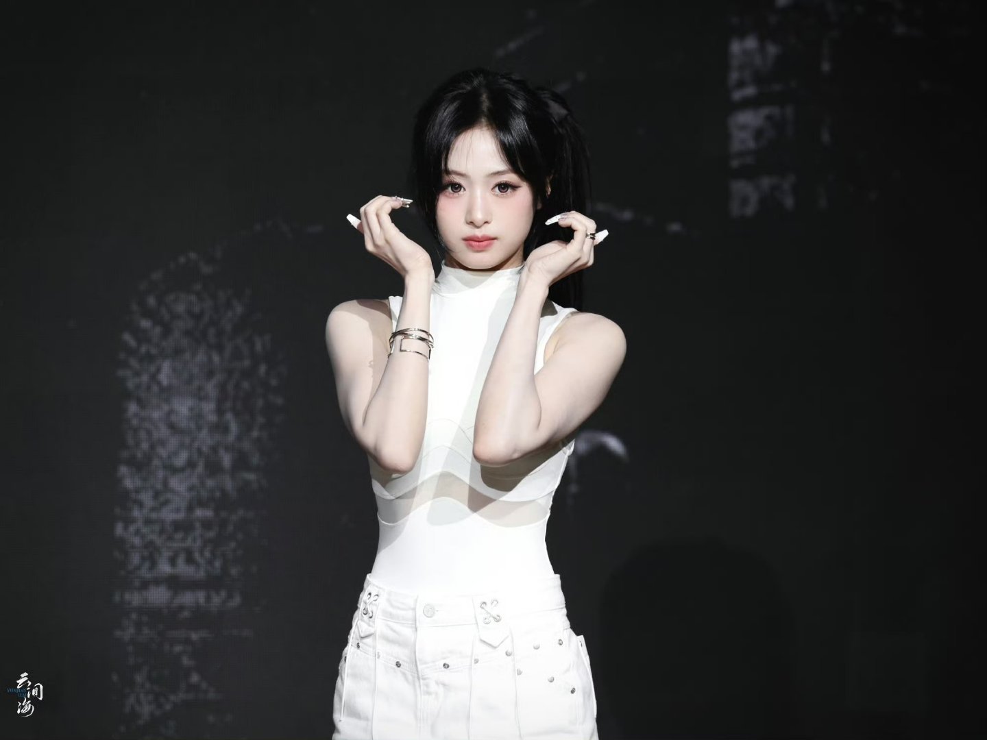 AHyeon 黑白魅力反差