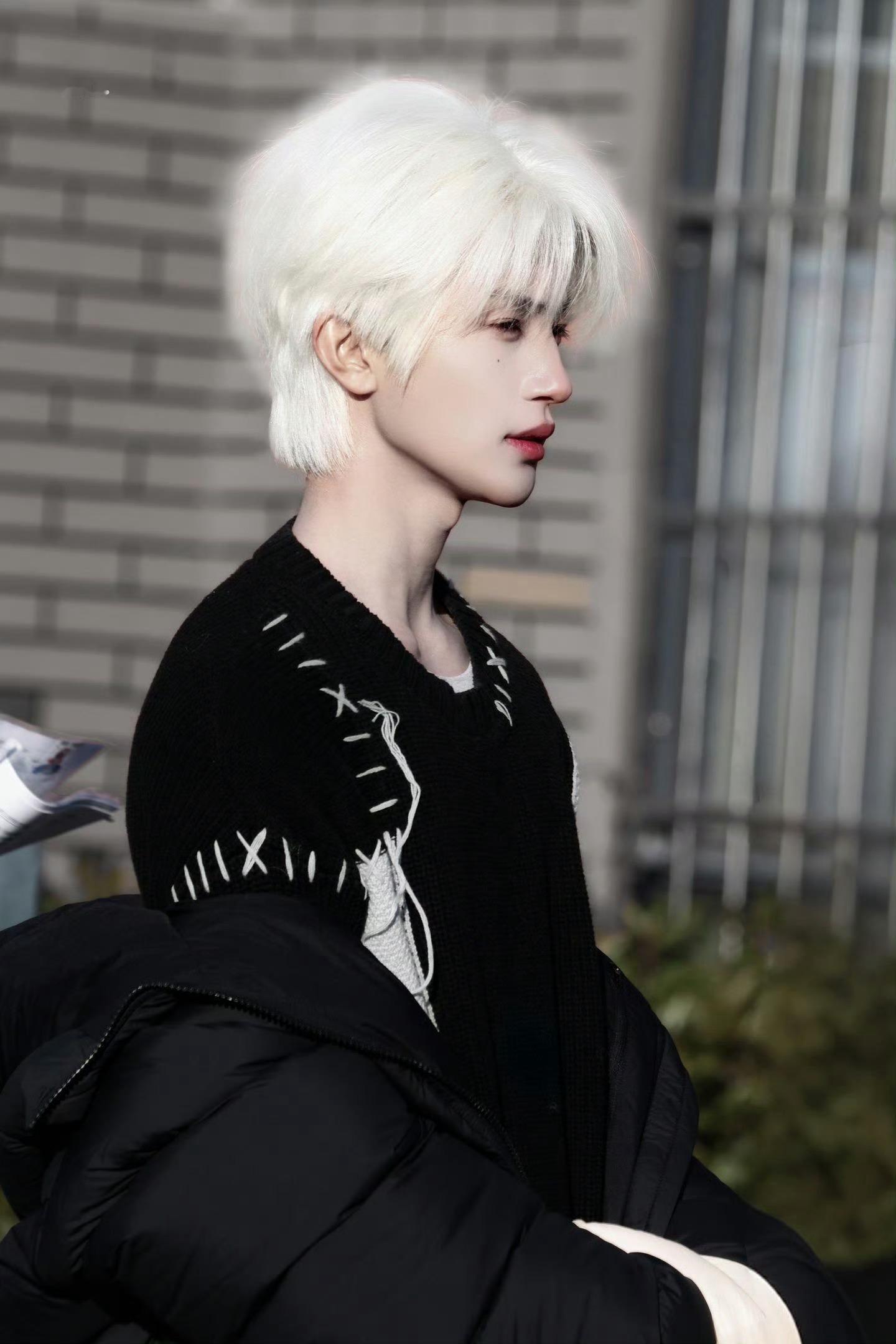 演员张翅  向全世界安利张翅 晚星银河，轨迹环空，是白日落下的光，牵住在夜前行的