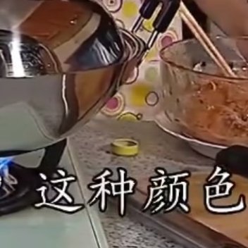 辣椒种植第一步：育苗是成功基础。提前在保护地育苗，确保苗齐苗壮。待苗高15-20