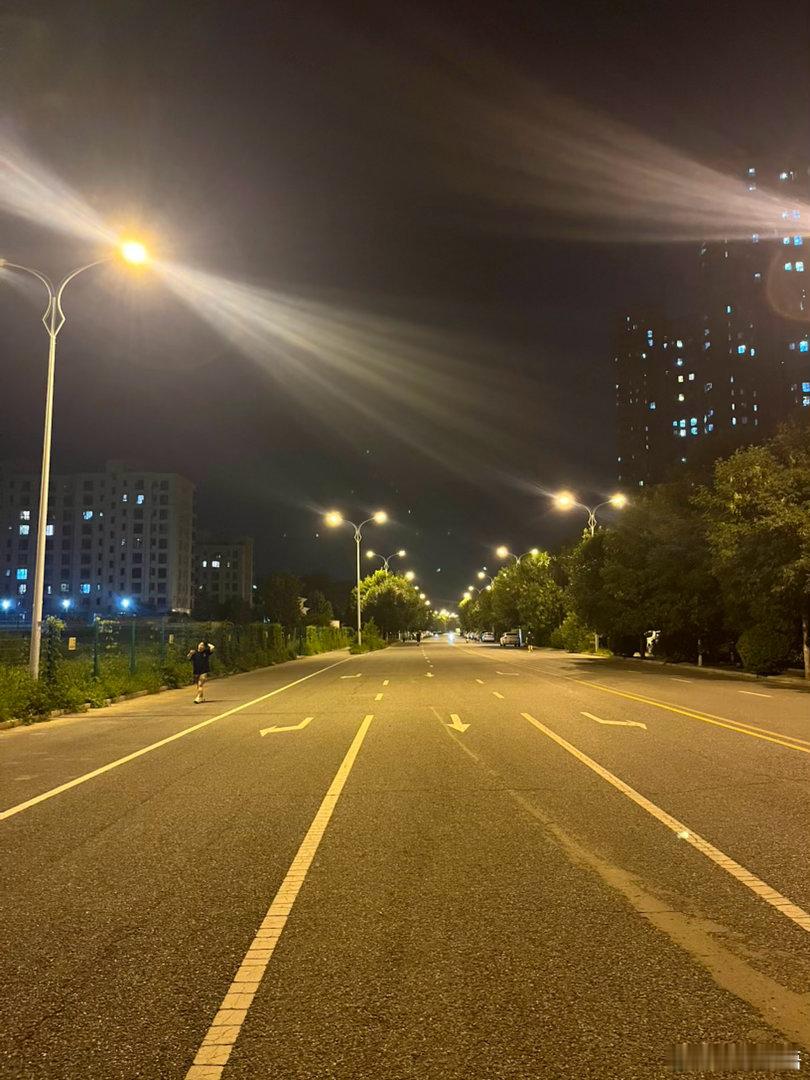 没什么爱好，就喜欢乱拍照，因为留不住的东西太多了…… 