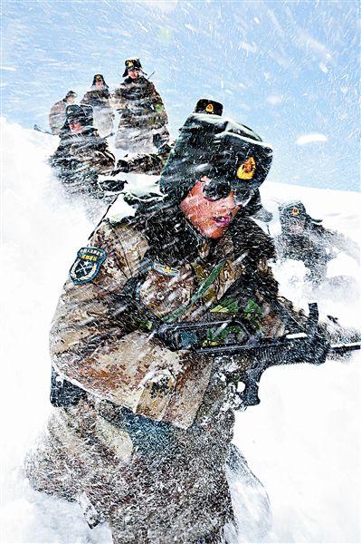 边疆的风再烈，也吹不垮战士们的坚守；高原的雪再寒，也冻不住滚烫的爱国心。这是英雄