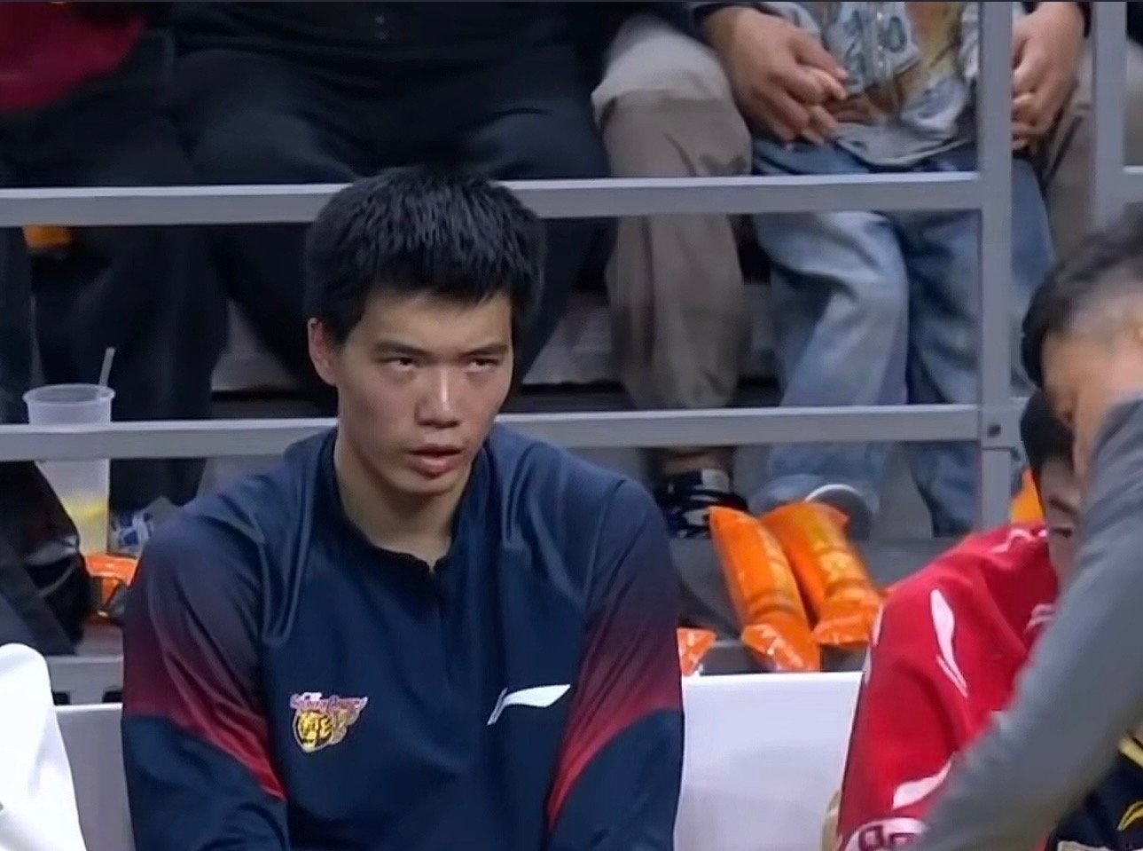 大比分输给上海男篮赛后，广东男篮内部发生了激烈争吵。cba广东男篮vs上海男篮