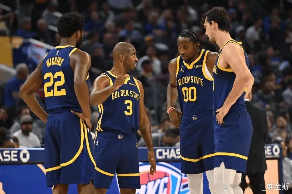 据勇士随队记者Anthony Slater报道，没有人出现在勇士今日对阵公牛的背