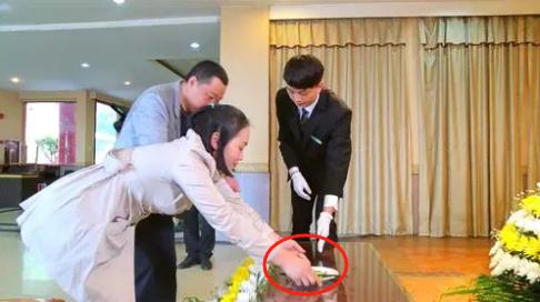 根本死不起！2023年，北京一女子去世后，丈夫将妻子的遗体安置在殡仪馆，三天后，