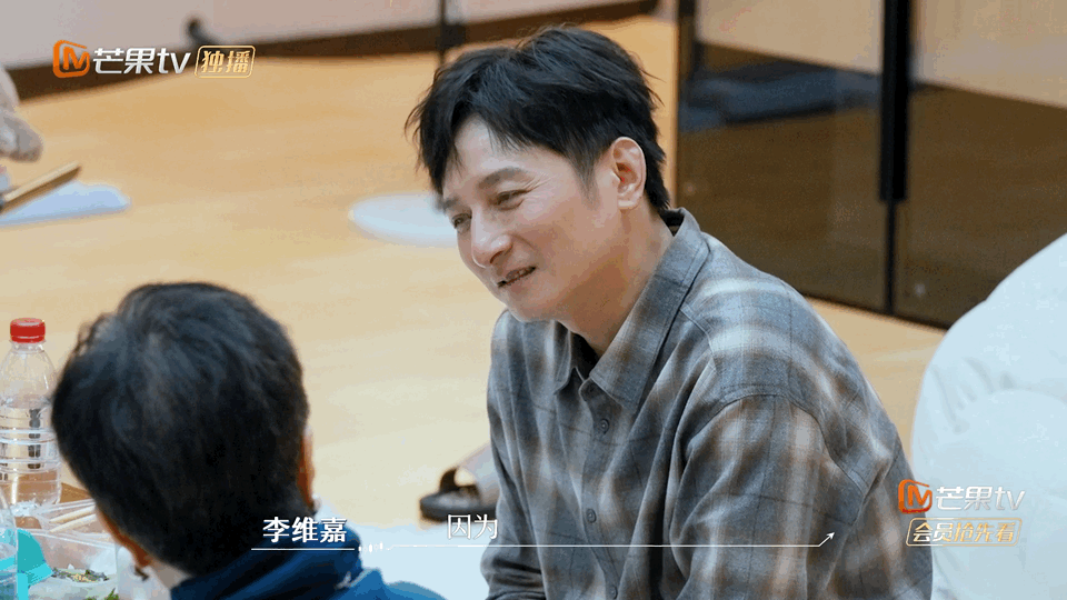 李维嘉不知道遗产传给谁张泉灵在《初入职场·金融季》也太敢聊了！连环灵魂拷问：拔管