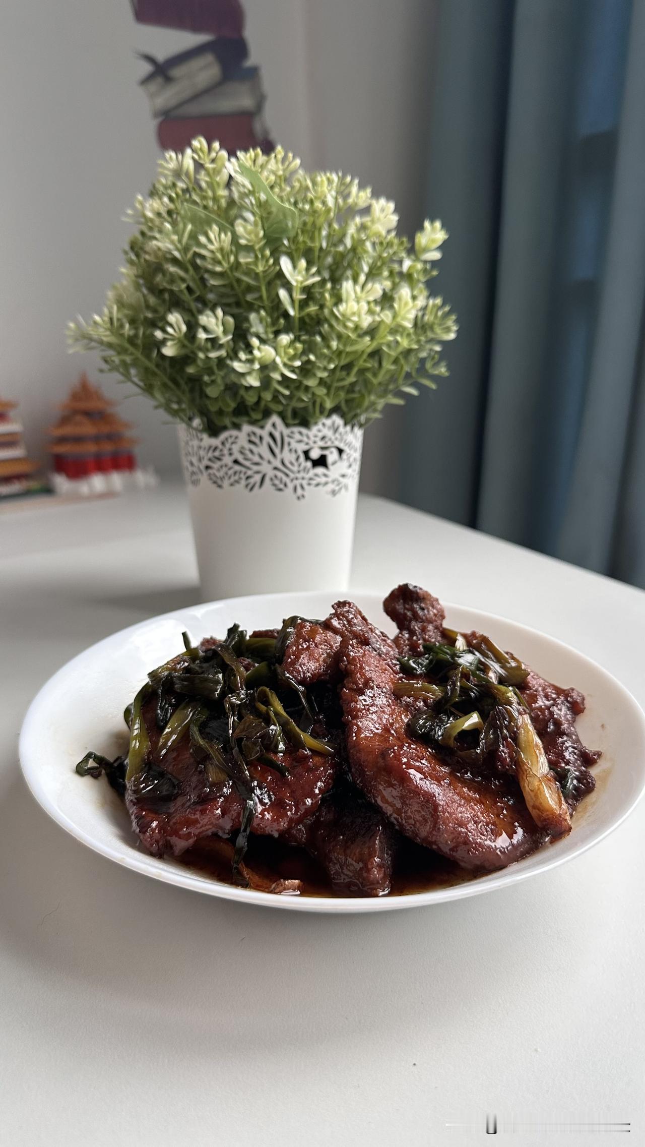 台北人在苏州，午后的苏州下雨了，一个人的晚餐，做了浓油赤酱的葱烧大排，第一次尝试