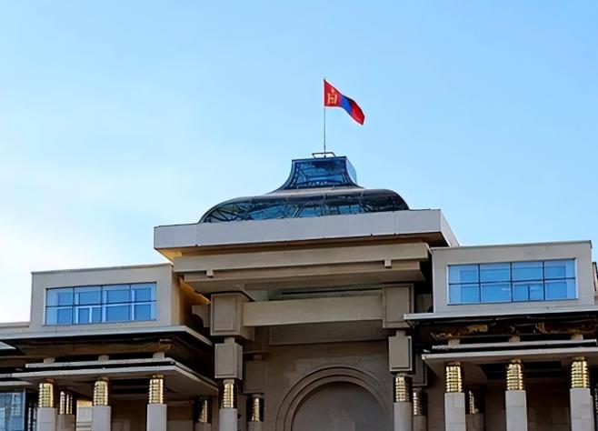 蒙古国政坛发生巨变！新总理上台不到俩月，直接在菜市场把首都一把手就地免职，中方4