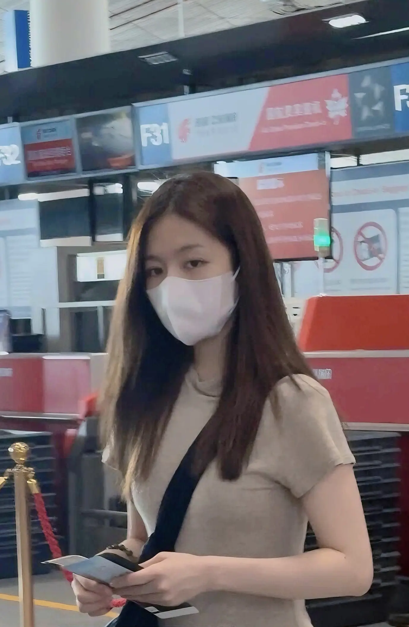 妹妹这就飞喀什啦，进组啦