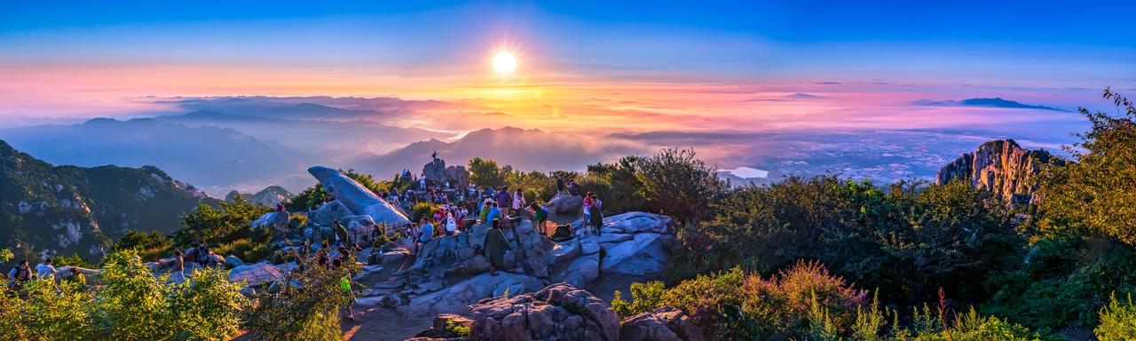 当你真正踏上这片土地便会发现——别处不过是山水间散落着几行诗句，而山东，是整部文