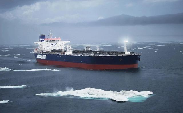 美国敢做初一，中国就敢做十五。即日起，凡进入台湾海峡的一切美国船舶，必须无条件接