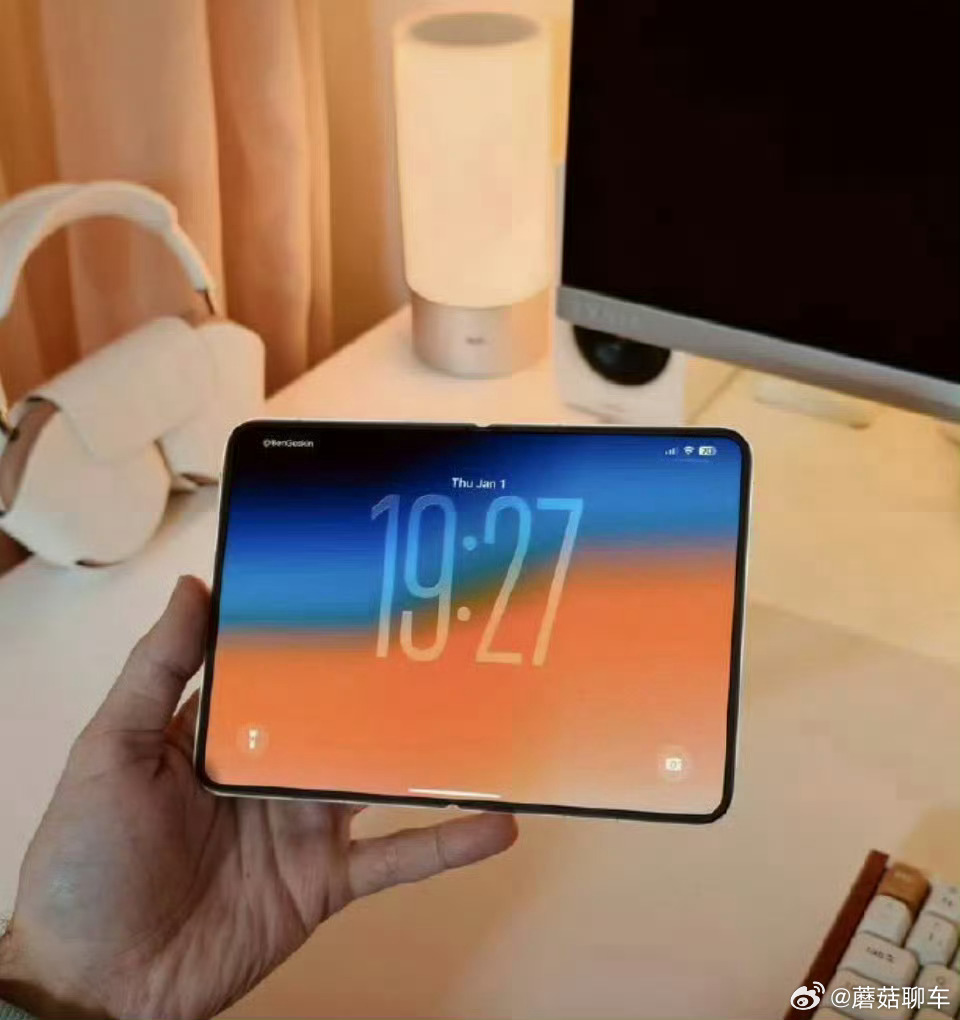 iPhone17只用一个月橙色变粉色怎么又有这个热搜？我的小橘用的好好的也没有变