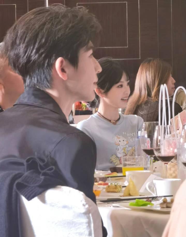 张凌赫田曦薇主演的《逐玉》爆火，不仅带火了导演与主演，还带火了演员的经纪人。
