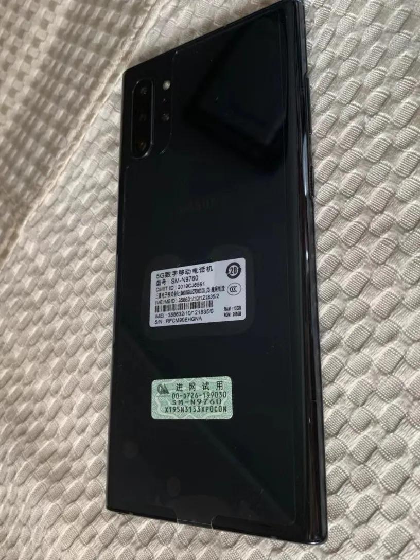 #你用的时间最长的一部手机是什么牌子#
来自三星的Note10+，这款手机是我用