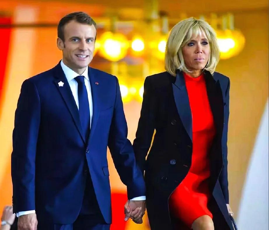 谣言越演越烈！为证明老婆天生就是女的，法国总统马克龙不再忍让，与妻子布丽吉特商议