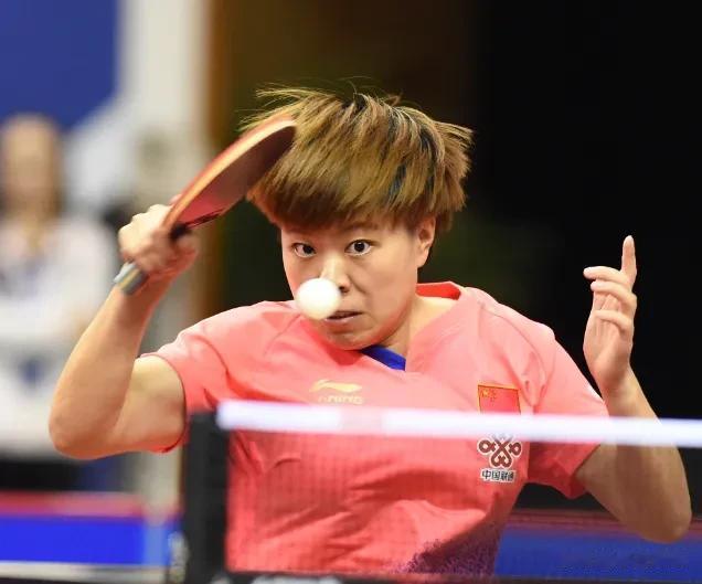 杨小欣在太原挑战赛1/4决赛3：0的大比分战胜了陈幸同，可还没有高兴多久半决赛遇
