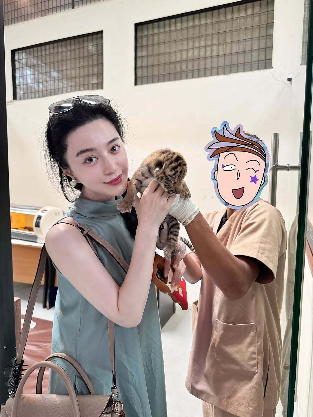 许久不见了冰冰营业，还是那么美！ ​​​