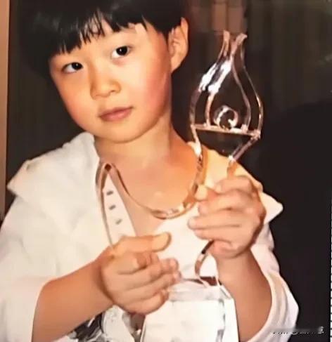 能一眼认出他来，说明你没少看真人秀[笑]