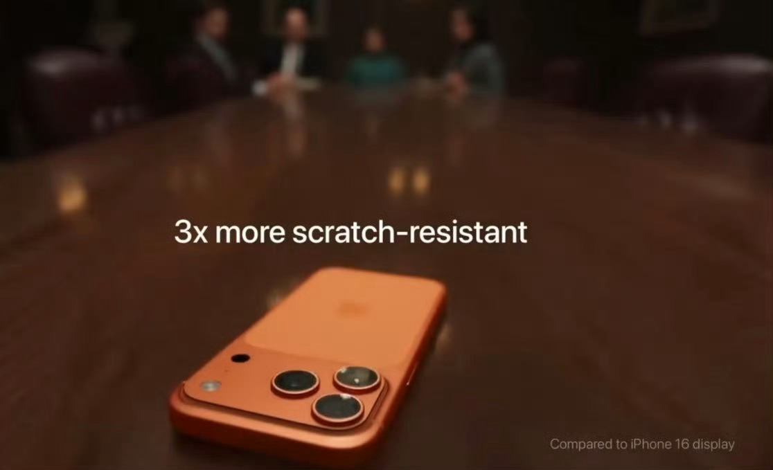苹果宣传iPhone17耐刮别激动，人家宣传的是屏幕盖板耐磨可没说机身耐刮～ 