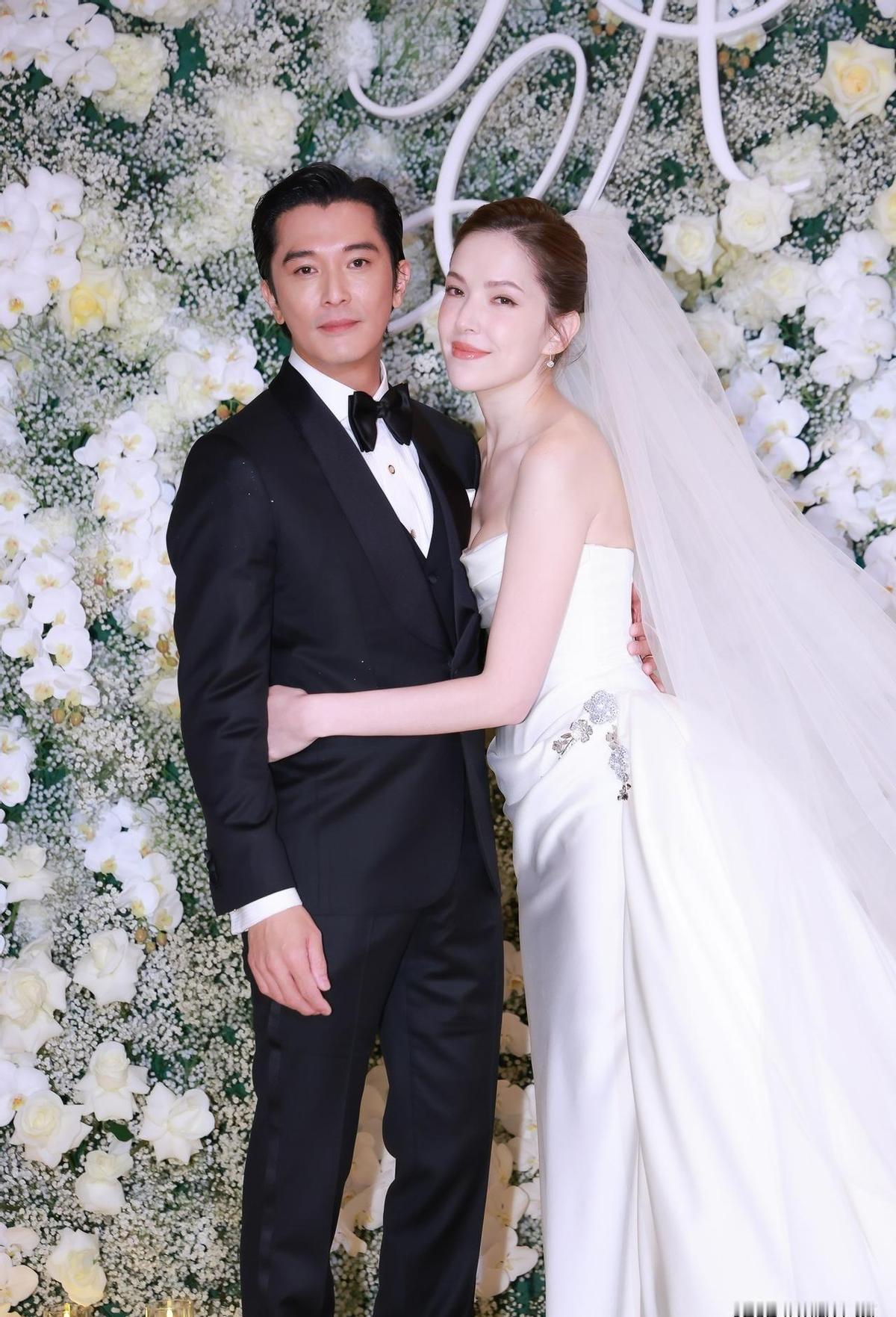 邱泽这回是真的彻底“转性”了，婚礼现场抱着三个月大的儿子笑得那叫一个慈祥，谁能想