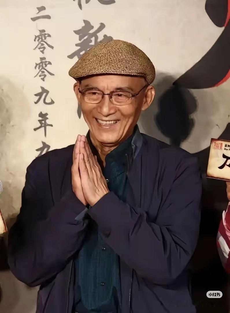 游本昌走了
最舍不得他的不是粉丝，
而是相伴一辈子的老伴杨慧华，老伴目前还在世。