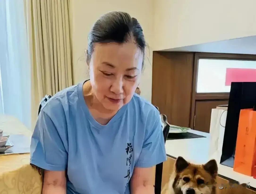 四和娱乐:关注


在娱乐圈中，明星们的私生活总是备受关注。而关于生育与晚年生活