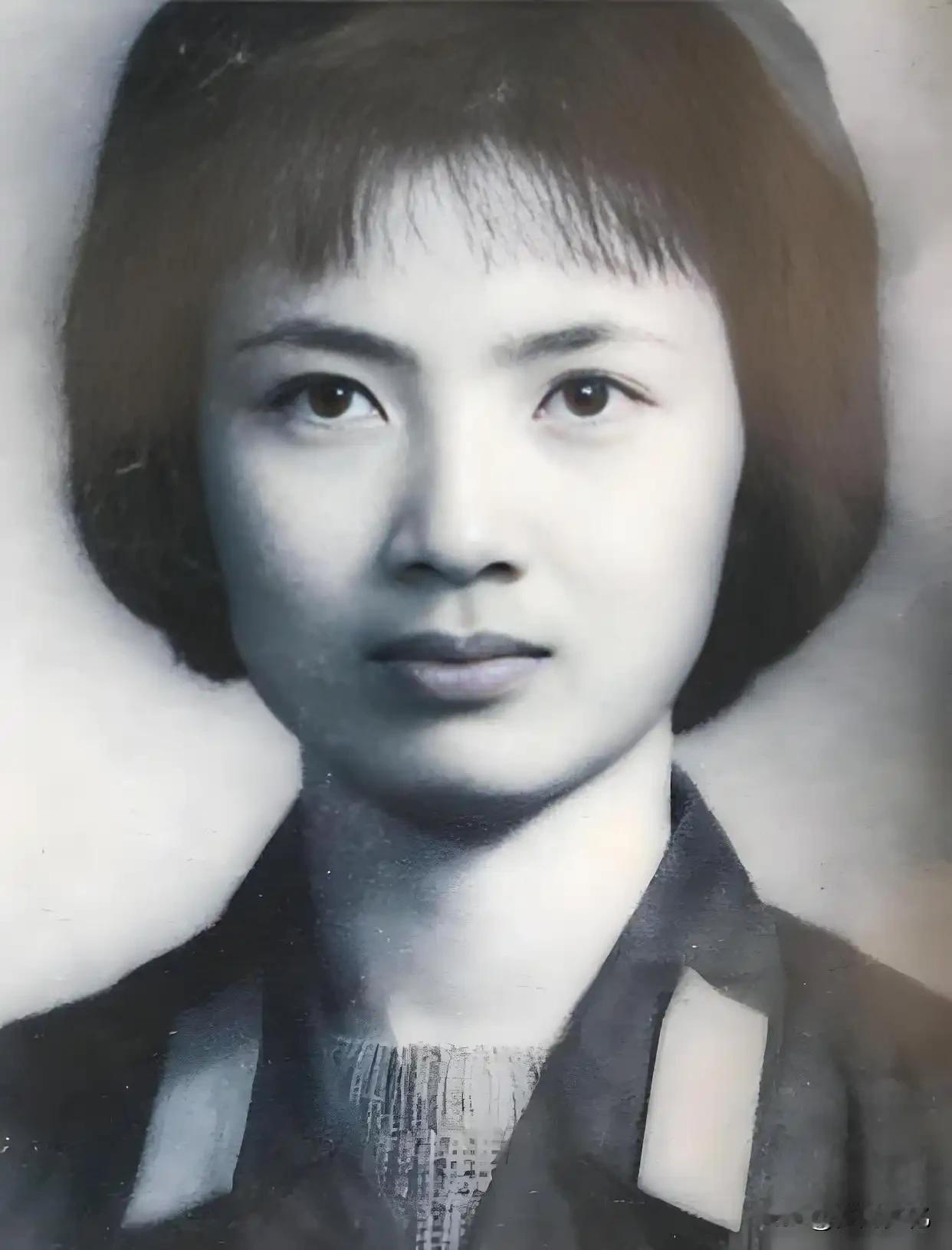 许世友登机见机长是亲闺女！一声自豪赞叹，藏着两代军人的硬核传承
 
许世友登机后