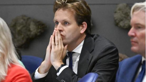 中方终于出手了，
 
12 月 17 日，中方正式发布最终裁定：从即日起，对原产