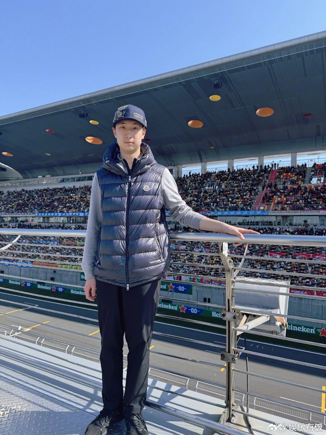 林永健带林大竣看f1儿子林大竣比林永健还高了 林永健带儿子林大竣打卡F1排位赛现