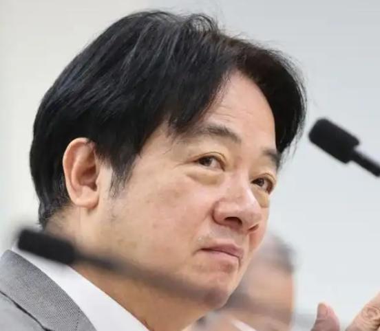 “台独”金孙赖清德估计要慌了。
民进党内的黄国昌受邀去了一趟美国参加所谓的美国“