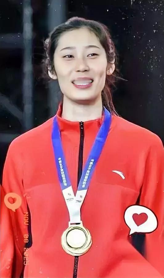 朱婷拒访有隐情？

不是情绪问题，是有规定！

原来女排队员采访需教练同意，朱婷