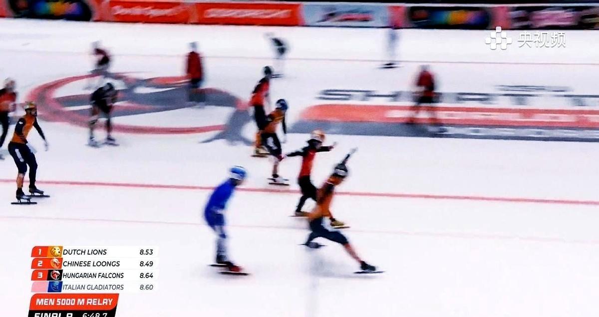 0.045秒。
半个冰刀尖的距离。
林孝埈冲线那一刻，身体几乎要扑进冰里。
说句