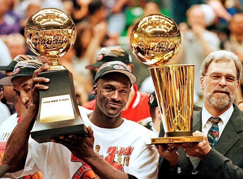 大家别一看到有点名气的NBA球员，就拿他们和篮球之神乔丹作比较，好吗！想比的话，